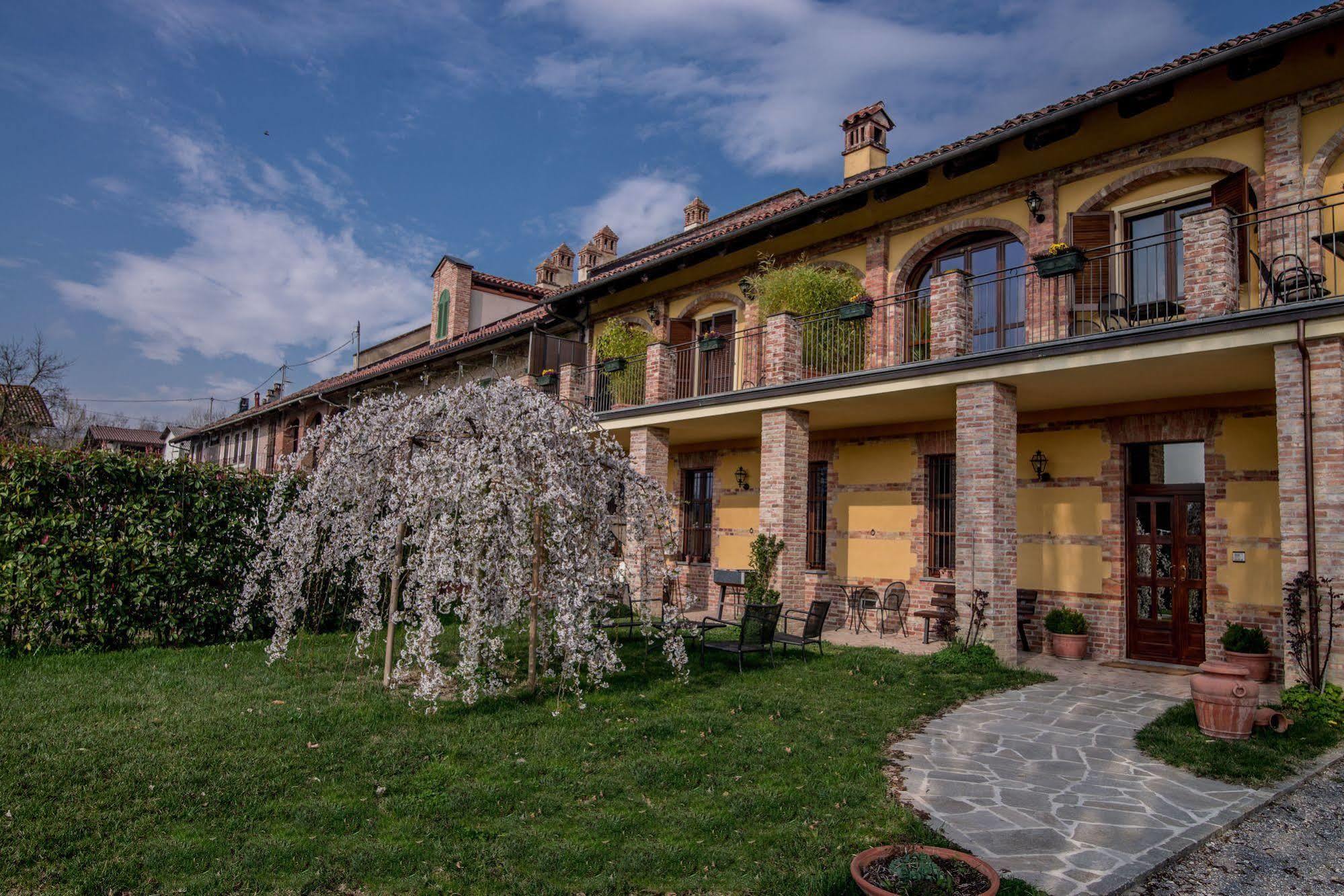 Cascina Rocca - Guest House Castiglione Falletto Esterno foto