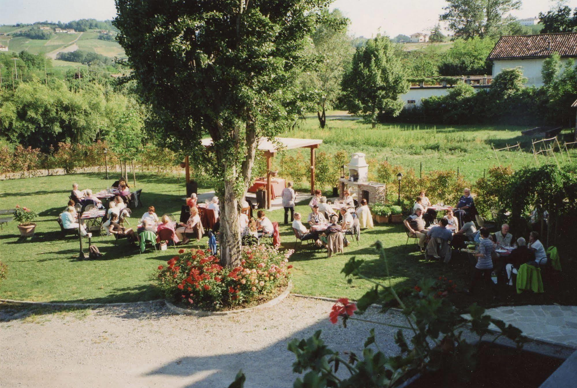 Cascina Rocca - Guest House Castiglione Falletto Esterno foto